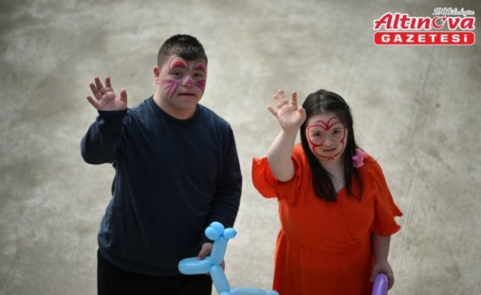 Düzce'de otizmli çocuklar, farkındalık günü etkinliklerinde eğlendi