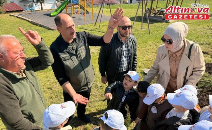 Vezirköprü'de minikler fidan dikerek doğayla buluştu
