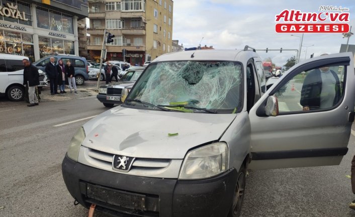 Hafif ticari aracın çarptığı bisikletli ağır yaralandı