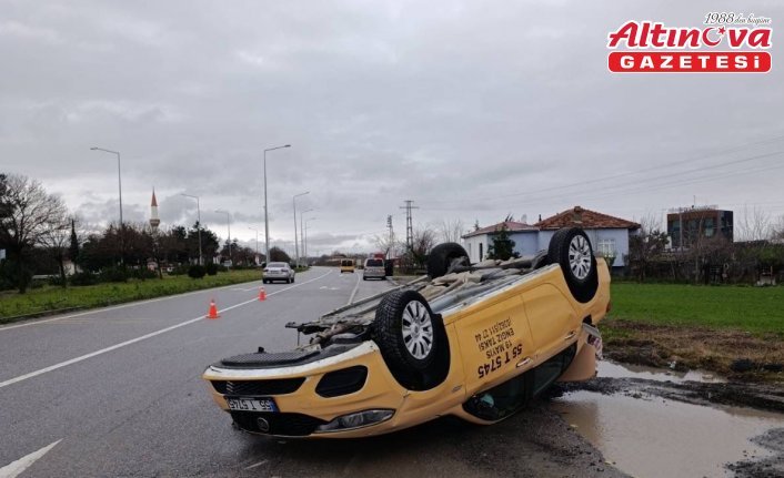 Bafra'da devrilen otomobilin sürücüsü yaralandı