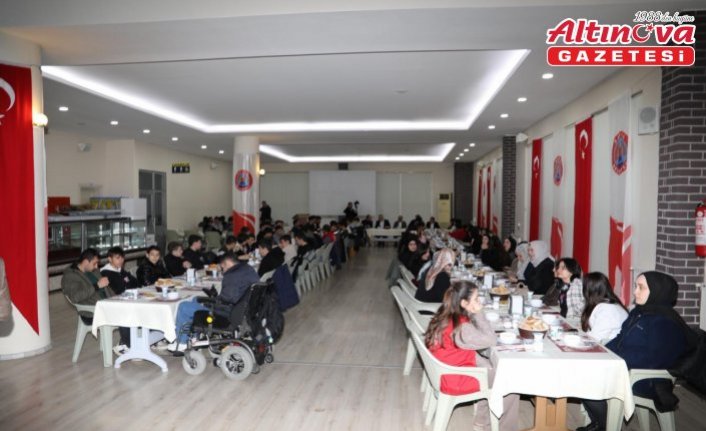 Bafra'da KYK'da kalan öğrencilere iftar verildi