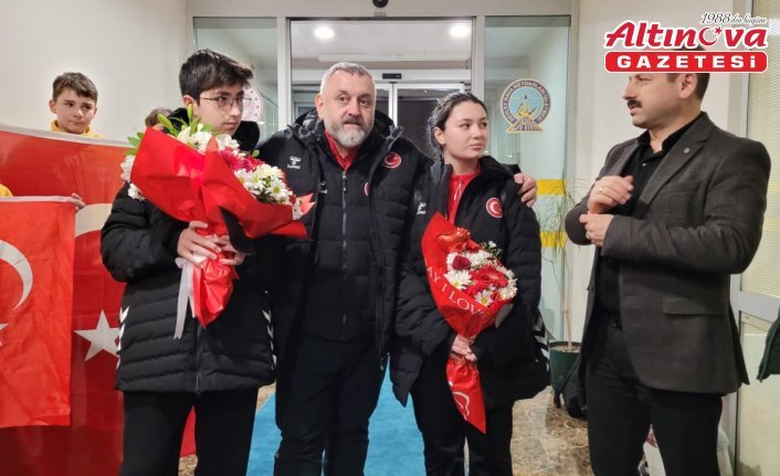Bulgaristan'daki şampiyonada altın madalya kazanan milli atıcı, Samsun'a döndü