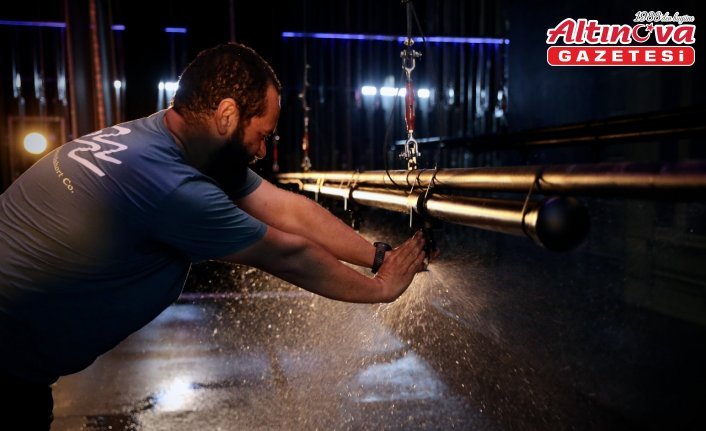 Operanın görünmez kahramanları “Singin' in the Rain“ müzikali için yoğun çaba harcıyor