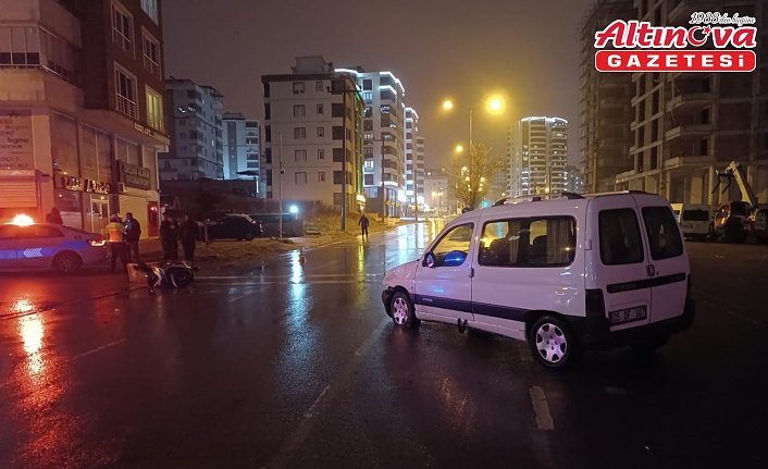 Samsun'da kamyonet ile motosikletin karıştığı kaza anı güvenlik kamerasına yansıdı