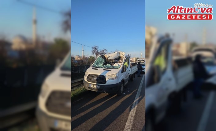 Samsun'da tıra çarpan kamyonetin sürücüsü öldü