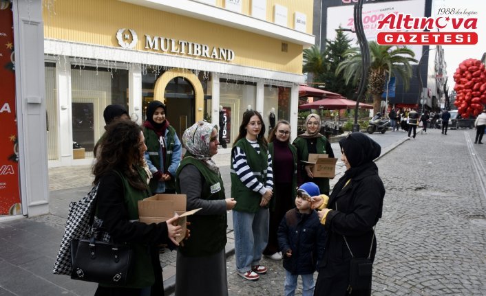 Yeşilay, vatandaşlara kış çayı dağıtarak sağlıklı yaşama ve bağımlılığa dikkati çekti