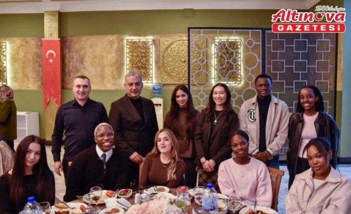 Farklı ülkelerden OMÜ'ye gelen öğrenciler iftar sofrasında buluştu