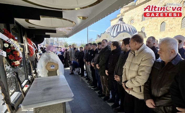 Organları 3 hastaya umut olan kadının cenazesi memleketi Giresun'da toprağa verildi