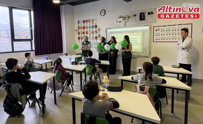 Samsun'da Yeşilay'a mektup yazan ilkokul öğrencilerini gönüllüler ziyaret etti