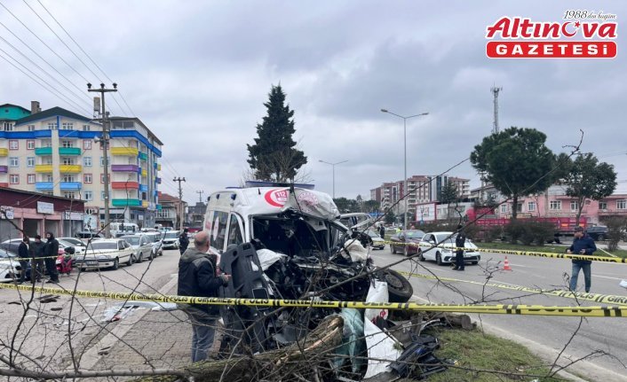 Samsun'da ambulans kamyona çarptı, 1 kişi öldü, 3 kişi yaralandı