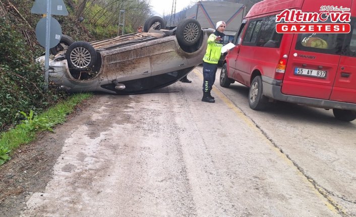 Samsun'da devrilen otomobildeki 2 kişi yaralandı