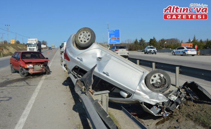 Samsun'da iki otomobilin çarpıştığı kazada 3 kişi yaralandı