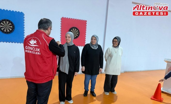 Bafra'da otizmli bireylerin annelerine yönelik dart turnuvası düzenlendi